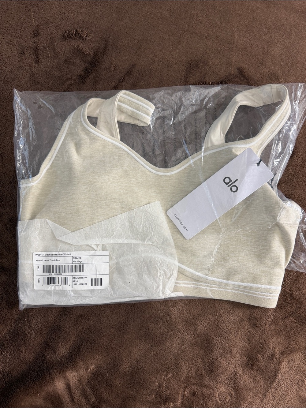 Alo Yoga Alosoft Heart Throb Bra | Limited: Oatmeal Heather/White